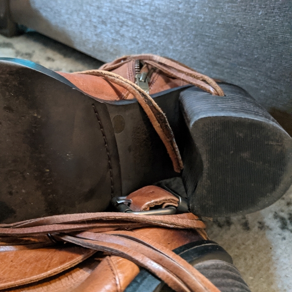 Beautiful Cognac brown colored Vince Camuto Booties.. - Picture 7 of 10